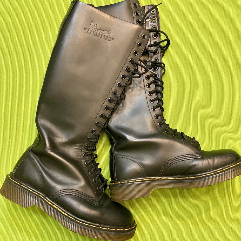 20 eyelet vintage Dr. Marten boots